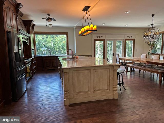 10900 WOODLEAF LN, Great Falls, VA 22066