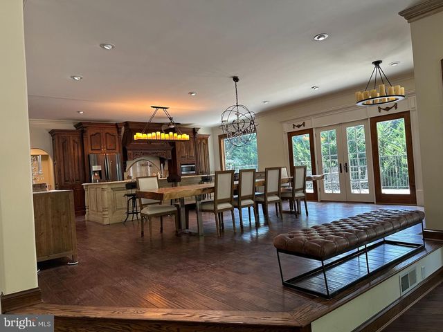 10900 WOODLEAF LN, Great Falls, VA 22066