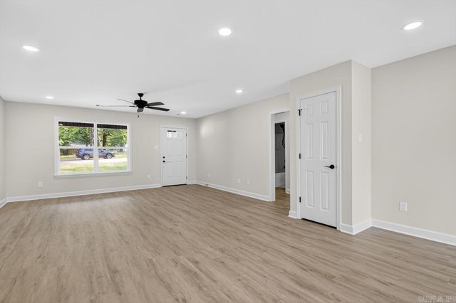 214 Pineview Avenue, Sherwood, AR 72120