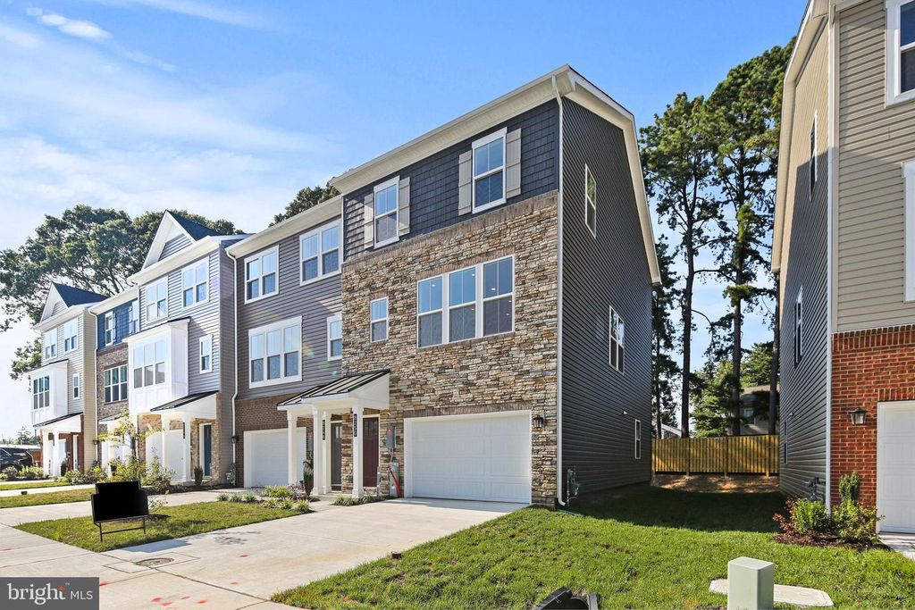 8250 LONGFORD RD, Millersville, MD 21108