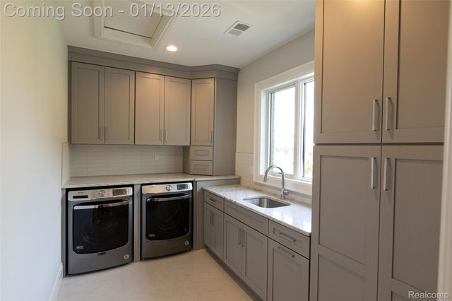 3215 Pompilio Drive, Oakland Charter Township, MI 48306