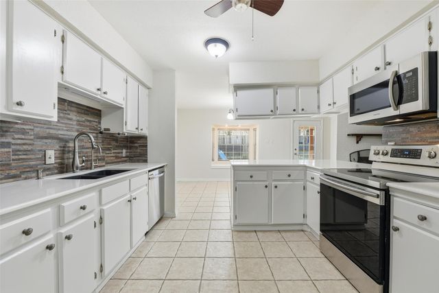 517 Panay Way Drive, Fort Worth, TX 76108