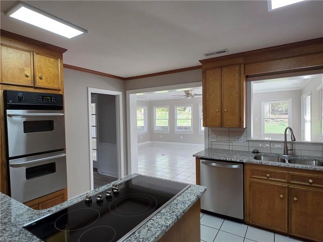 157 Woodbriar Road, Winston-salem, NC 27106