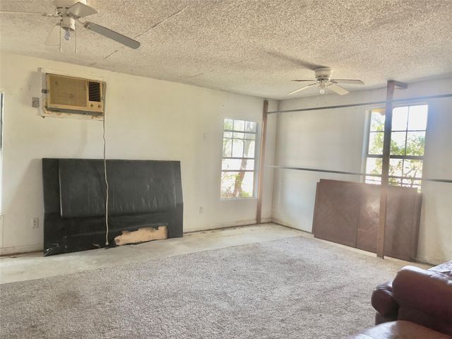 1134 Ladybird Lane, Reno, TX 76020