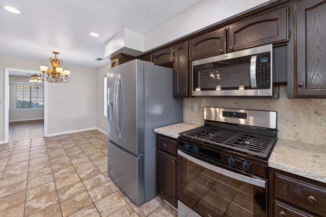 2560 Purvis Avenue, Clovis, CA 93611