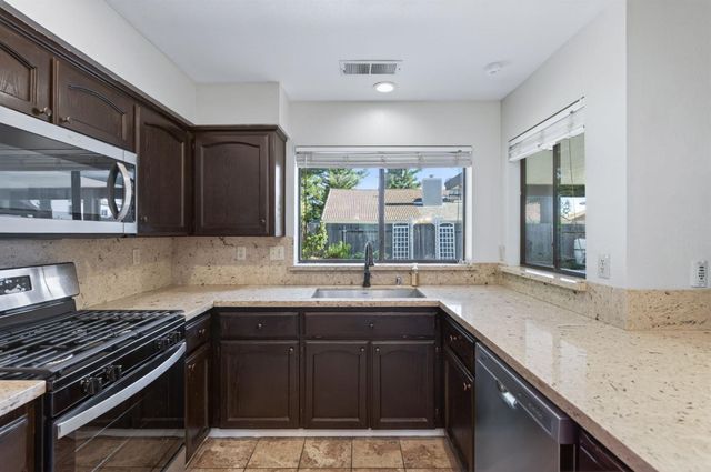 2560 Purvis Avenue, Clovis, CA 93611