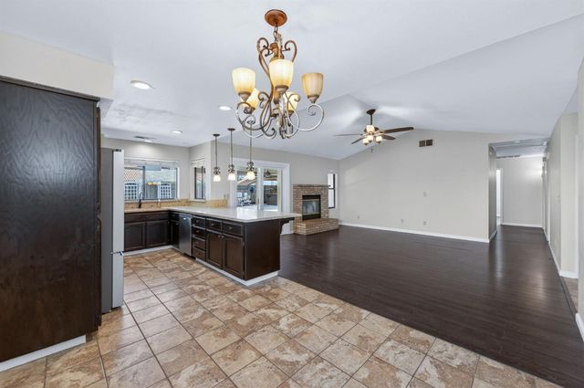 2560 Purvis Avenue, Clovis, CA 93611
