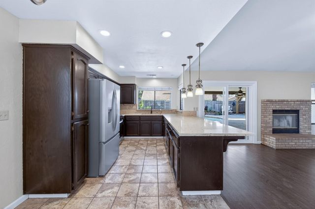 2560 Purvis Avenue, Clovis, CA 93611