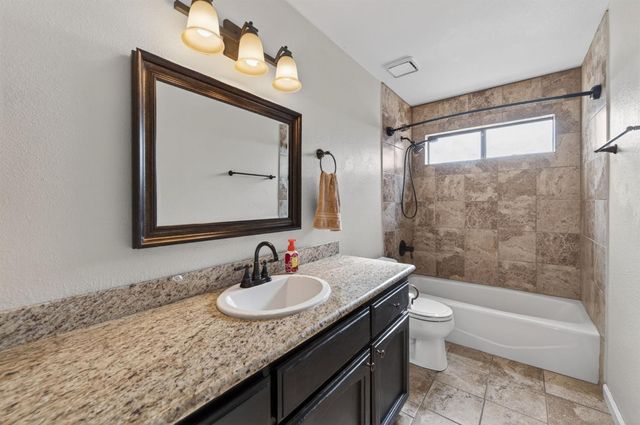 2560 Purvis Avenue, Clovis, CA 93611