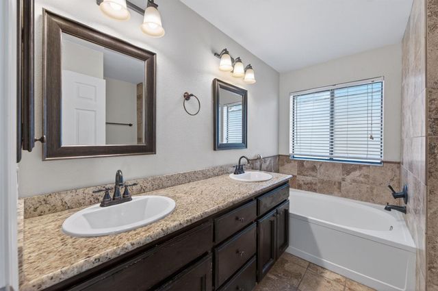 2560 Purvis Avenue, Clovis, CA 93611