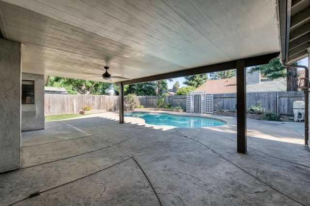 2560 Purvis Avenue, Clovis, CA 93611