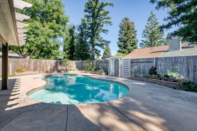 2560 Purvis Avenue, Clovis, CA 93611
