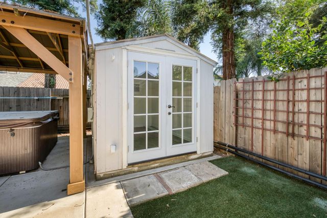 2560 Purvis Avenue, Clovis, CA 93611
