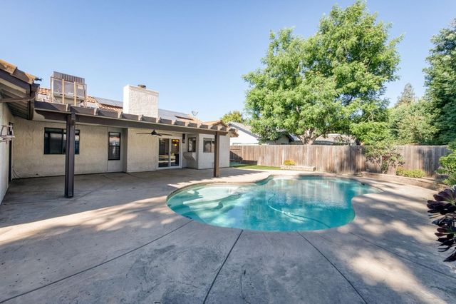 2560 Purvis Avenue, Clovis, CA 93611