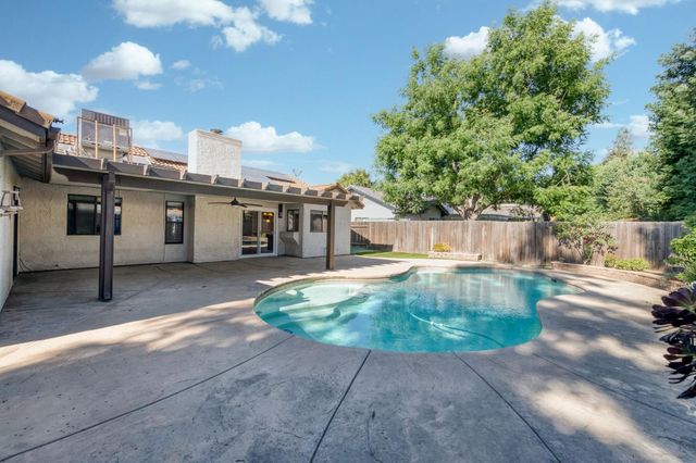 2560 Purvis Avenue, Clovis, CA 93611