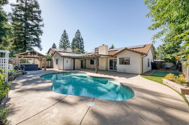 2560 Purvis Avenue, Clovis, CA 93611