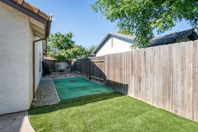 2560 Purvis Avenue, Clovis, CA 93611