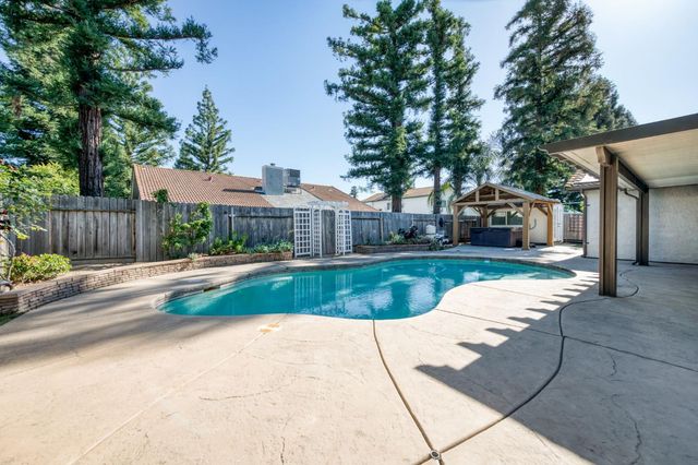 2560 Purvis Avenue, Clovis, CA 93611