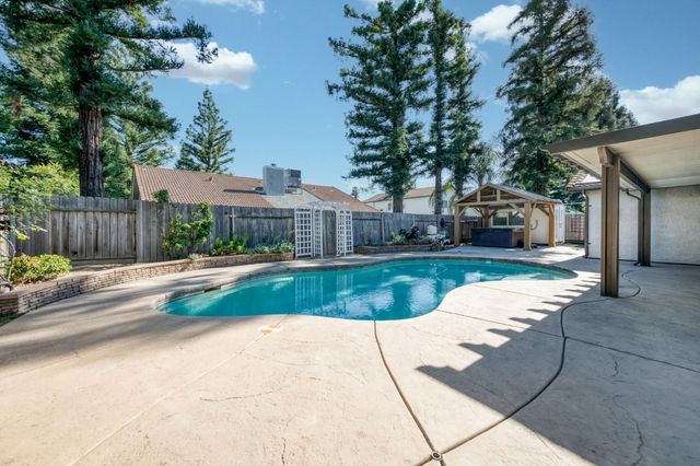 2560 Purvis Avenue, Clovis, CA 93611