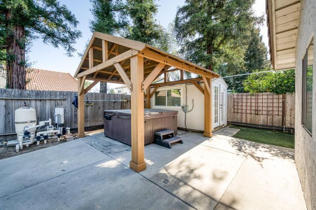 2560 Purvis Avenue, Clovis, CA 93611