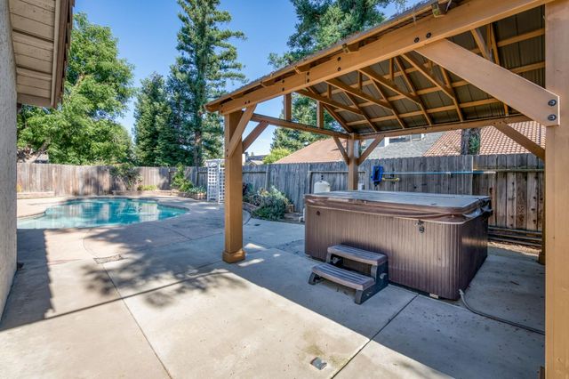 2560 Purvis Avenue, Clovis, CA 93611
