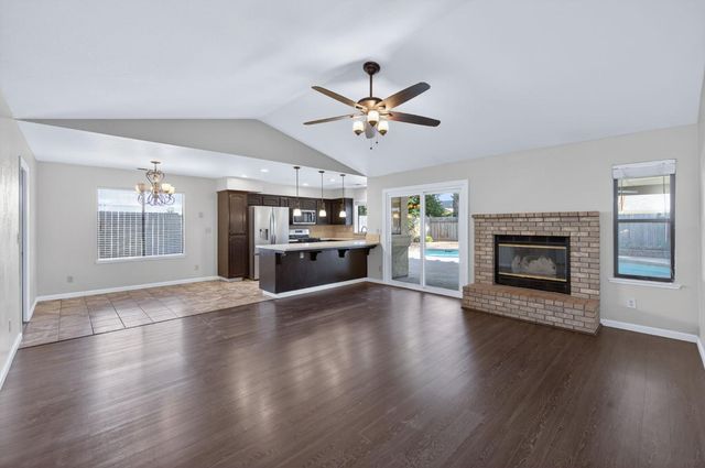 2560 Purvis Avenue, Clovis, CA 93611