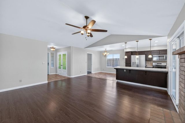 2560 Purvis Avenue, Clovis, CA 93611
