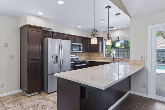 2560 Purvis Avenue, Clovis, CA 93611
