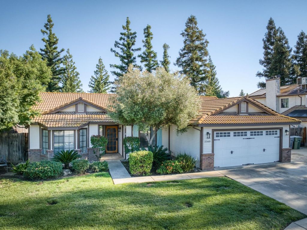 2560 Purvis Avenue, Clovis, CA 93611