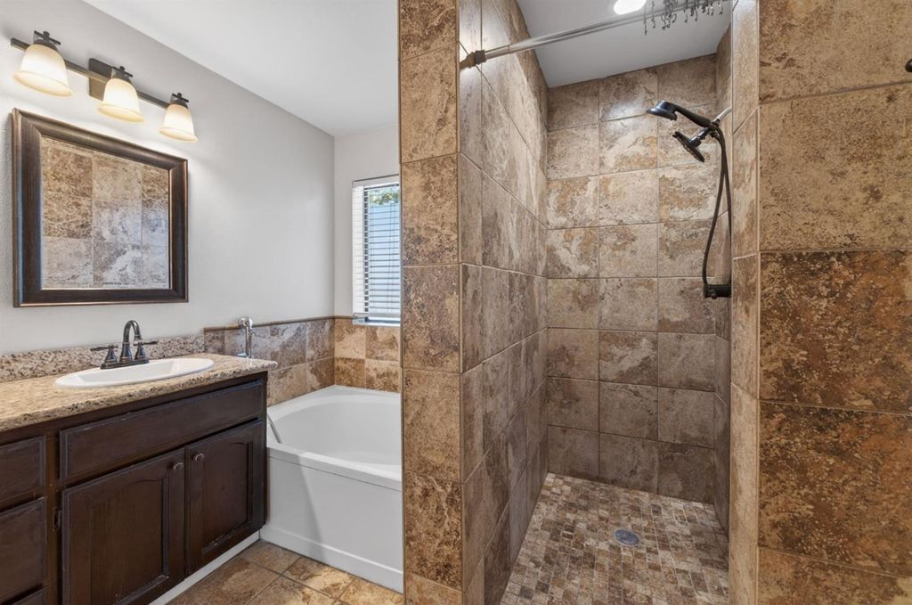 Image 27 of property listing at 2560 Purvis Avenue, Clovis, CA 93611