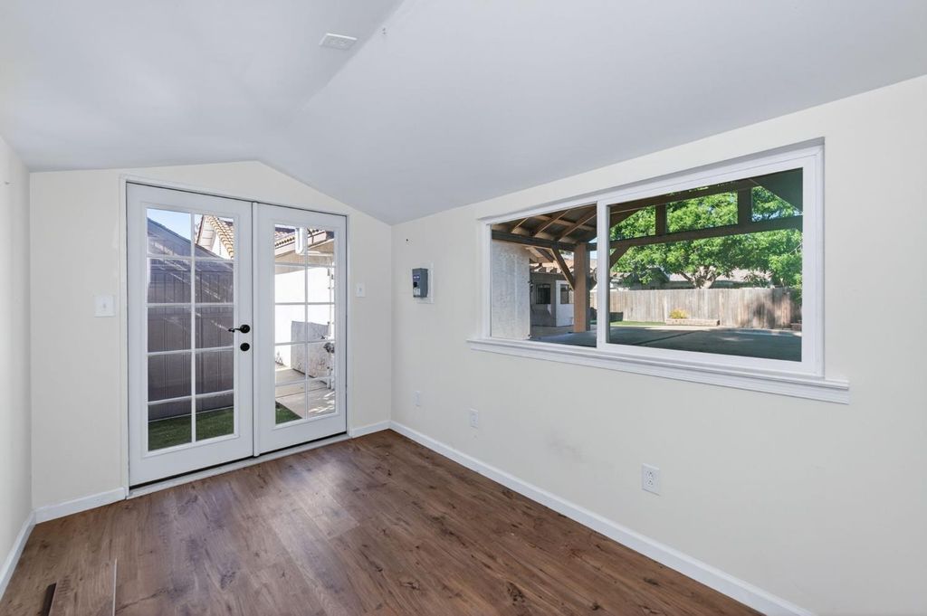 Image 32 of property listing at 2560 Purvis Avenue, Clovis, CA 93611