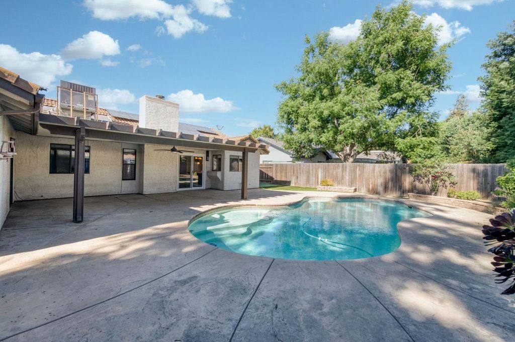Image 35 of property listing at 2560 Purvis Avenue, Clovis, CA 93611