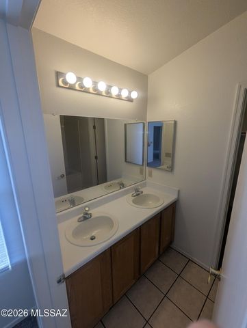 7835 S Lennox Lane, Tucson, AZ 85747