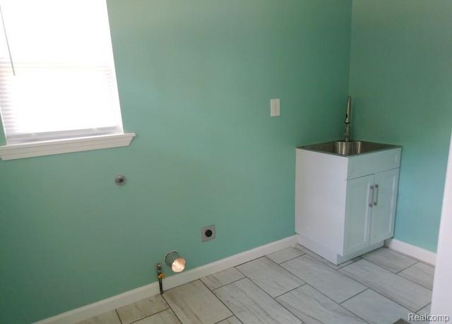 23801 Winifred Avenue, Warren, MI 48091