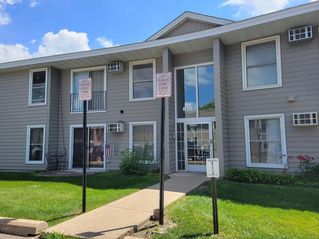910 6th Street S 4, Hopkins, MN 55343