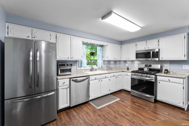 4032 Hedwig Drive, Fort Wayne, IN 46815