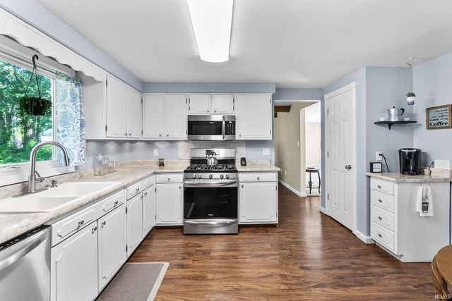 4032 Hedwig Drive, Fort Wayne, IN 46815