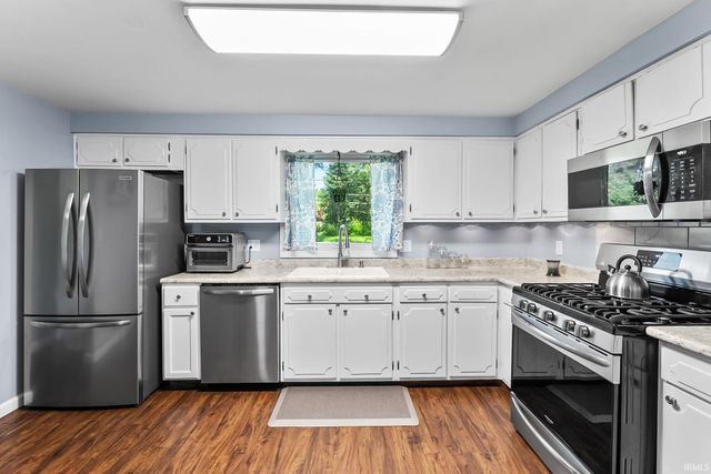 4032 Hedwig Drive, Fort Wayne, IN 46815