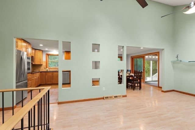 1 Savel Ln, Sharon, MA 02067