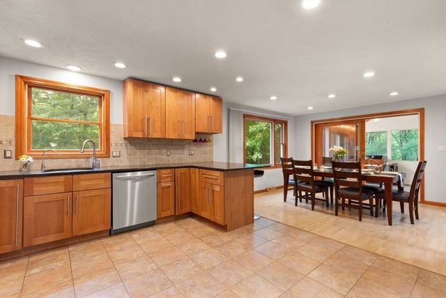 1 Savel Ln, Sharon, MA 02067