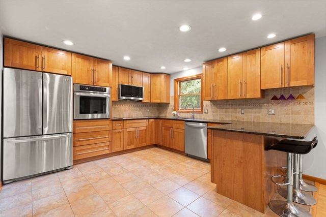 1 Savel Ln, Sharon, MA 02067