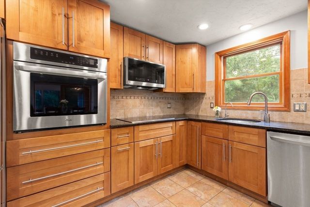 1 Savel Ln, Sharon, MA 02067