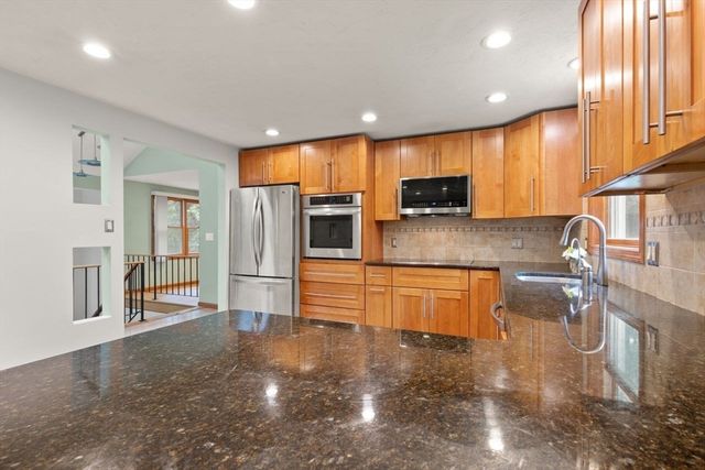 1 Savel Ln, Sharon, MA 02067