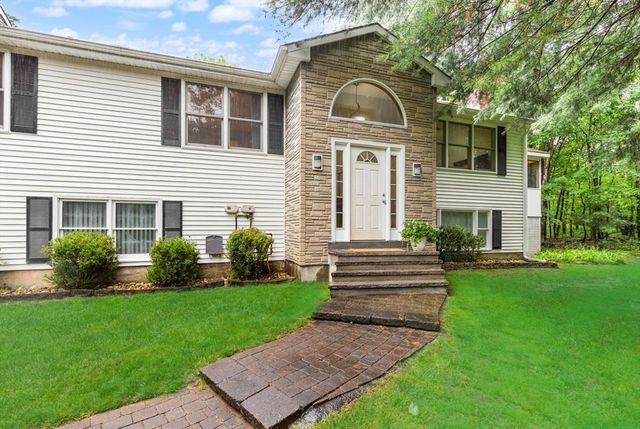 1 Savel Ln, Sharon, MA 02067