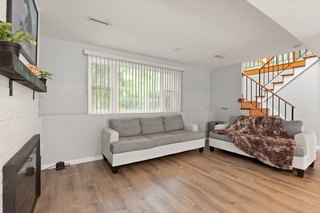 1 Savel Ln, Sharon, MA 02067