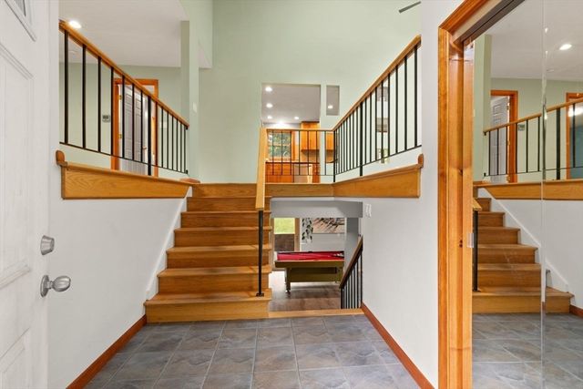 1 Savel Ln, Sharon, MA 02067
