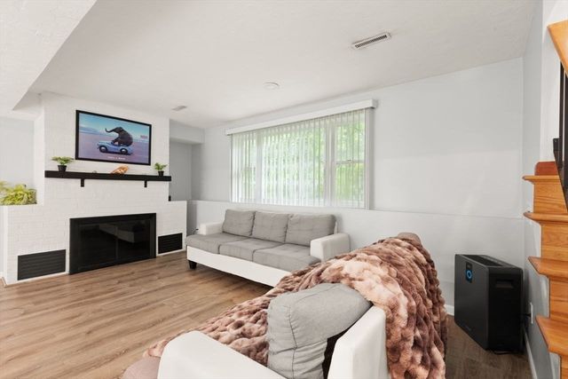 1 Savel Ln, Sharon, MA 02067
