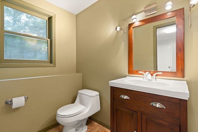 1 Savel Ln, Sharon, MA 02067