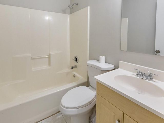 9138 Clubhouse Drive, Riverdale, GA 30274