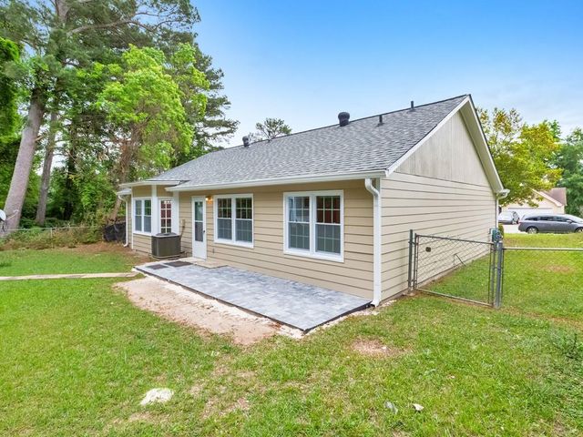 9138 Clubhouse Drive, Riverdale, GA 30274